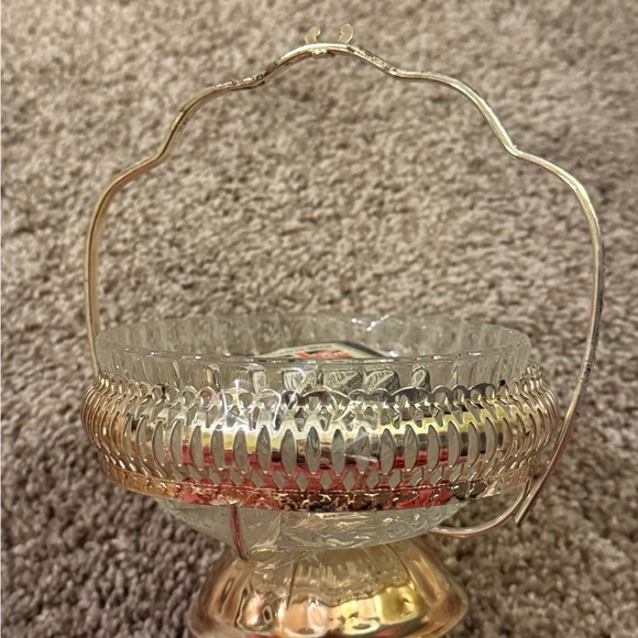 Vintage Silver plated and Clear Glass Basket made in England - Picture 5 of 7